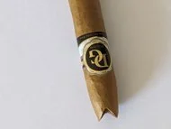 Wie schneidet man die Zigarre an?